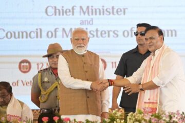 একেৰাহে দ্বিতীয়বাৰৰ বাবে অসমৰ মুখ্যমন্ত্ৰী হিচাপে শপত গ্ৰহণ হিমন্ত বিশ্ব শৰ্মাৰ