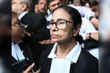 এইবাৰ অধিবক্তাৰ ৰূপত মমতা বেনাৰ্জী