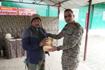 সেনা-প’ৰ্টাৰ ঐক্যৰ দৃষ্টান্ত: মেঞ্চুকা উপত্যকাত মে’ দিৱসত সন্মান অনুষ্ঠান