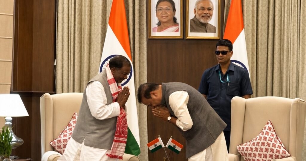 অসমত নতুন চৰকাৰ গঠনৰ প্ৰক্ৰিয়া আৰম্ভ; ৰাজ্যপালক পদত্যাগ পত্ৰ প্ৰদান ড৹ হিমন্ত বিশ্ব শৰ্মাৰ