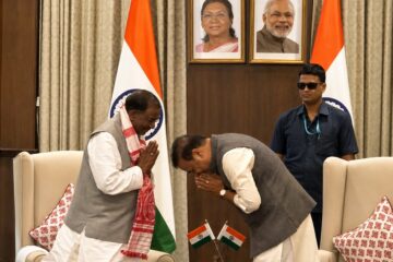 অসমত নতুন চৰকাৰ গঠনৰ প্ৰক্ৰিয়া আৰম্ভ; ৰাজ্যপালক পদত্যাগ পত্ৰ প্ৰদান ড৹ হিমন্ত বিশ্ব শৰ্মাৰ