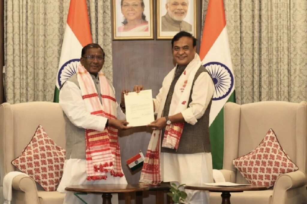 পদত্যাগ কৰিলে মুখ্যমন্ত্ৰী ড°হিমন্ত বিশ্ব শৰ্মাই