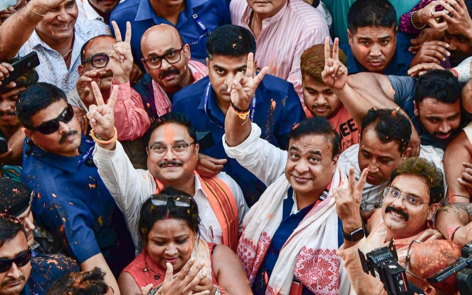 অসমত নতুন চৰকাৰ গঠনৰ ক্ষণগণনা, ১২ মে’ৰ শপত গ্ৰহণৰ বাবে সাজু খানাপাৰা