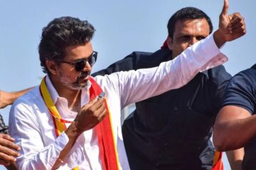 তামিলনাডুত নাটকীয় ৰাজনৈতিক পৰিস্থিতি, বিজয়ৰ শপত গ্ৰহণক লৈ সৃষ্টি অনিশ্চয়তা