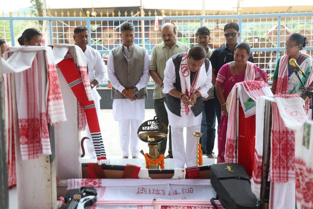 জুবিন ক্ষেত্ৰক লৈ কোনো ৰাজনীতি নকৰাৰ আহ্বান; সোণাপুৰত উপস্থিত হৈ প্ৰতিশ্ৰুতি ৰক্ষা মুখ্যমন্ত্ৰী হিমন্ত বিশ্ব শৰ্মাৰ