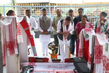জুবিন ক্ষেত্ৰক লৈ কোনো ৰাজনীতি নকৰাৰ আহ্বান; সোণাপুৰত উপস্থিত হৈ প্ৰতিশ্ৰুতি ৰক্ষা মুখ্যমন্ত্ৰী হিমন্ত বিশ্ব শৰ্মাৰ