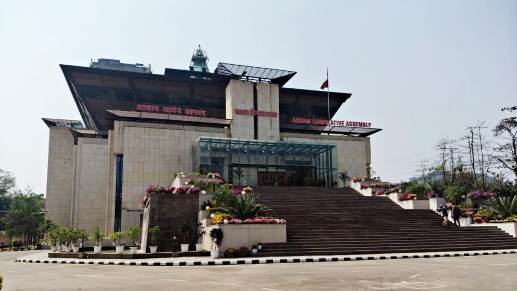 ৰাজ্যৰ ৰাজনৈতিক পৰিৱেশ গৰমাই আজিৰে পৰা বাজেট অধিৱেশন, প্ৰথম দিনাই শপত ল’ব নৱ-নিৰ্বাচিত সদস্যসকলে