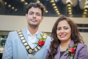 ২৩ বছৰীয়া পুত্ৰৰ পিছত মাতৃও মেয়ৰ; ব্ৰিটেইনত ভাৰতীয় পৰিয়ালৰ অনন্য কৃতিত্ব