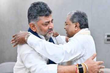 কৰ্ণাটকৰ মুখ্যমন্ত্ৰী পদৰ পৰা পদত্যাগ সিদ্ধাৰামাইয়াৰ, শিৱকুমাৰ হ’ব নতুন মুখ্যমন্ত্ৰী