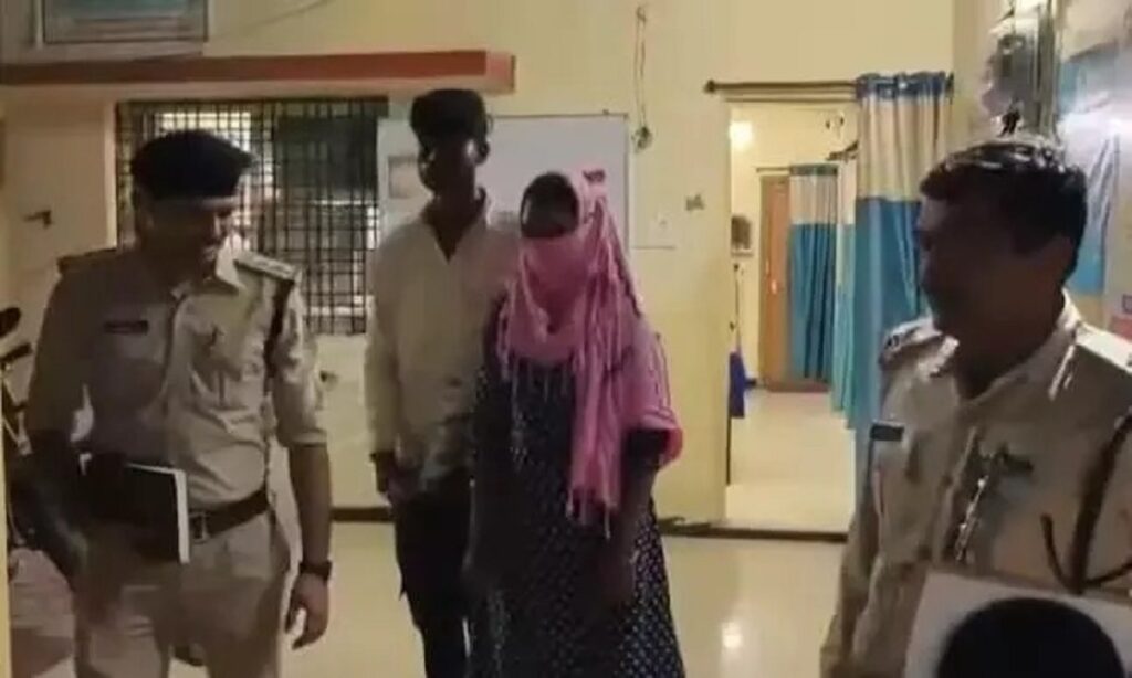 থানাত সোঁশৰীৰে উপস্থিত ‘মৃত’ মহিলা! হত্যাৰ গোচৰত কাৰাবন্দী পিতৃ, ভাতৃক মুকলি কৰি দিয়াৰ দাবী