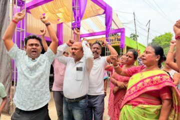অসমৰ পৰৱৰ্তী মুখ্যমন্ত্ৰী হিচাপে ডঃ হিমন্ত বিশ্ব শৰ্মাৰ নাম ঘোষণা কৰাৰ পাছতেই পাণ্ডুত বিজেপি কৰ্মী – সমৰ্থকৰ আনন্দ উল্লাহ; ৰাইজৰ মাজত মিঠাই বিতৰণ