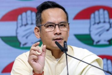 ষ্ট্ৰং ৰূমত বিজেপি কৰ্মীৰ প্ৰৱেশ! নিৰ্বাচন আয়োগৰ ভূমিকাক লৈ গৌৰৱ গগৈৰ বিস্ফোৰক অভিযোগ