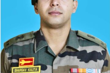 সন্ত্ৰাস বিৰোধী অভিযানত অসীম সাহস: মেজৰ ভাৰ্গৱ কলিতালৈ শৌৰ্য চক্ৰ