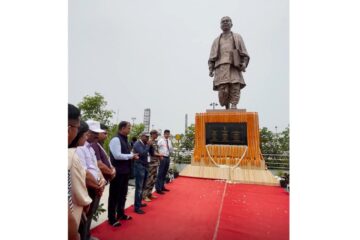 বৰঝাৰ বিমানবন্দৰত অসমৰ প্ৰথমগৰাকী মুখ্যমন্ত্ৰী লোকপ্ৰিয় গোপীনাথ বৰদলৈক গভীৰ শ্ৰদ্ধাঞ্জলি
