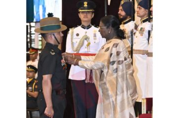 জম্মু কাশ্মীৰত সেনা অভিযানত সন্ত্ৰাসবাদীক ধৰাশায়ী ; দক্ষিণ কামৰূপৰ  ৰামপুৰৰ সন্তান মেজৰ ভাৰ্গৱ কলিতাক শৌর্যচক্র সম্মান  ৰাষ্ট্ৰপতিৰ