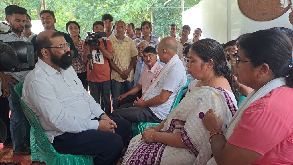 হত্যাকাৰীৰ বিৰুদ্ধে অপৰাধীয়ে ভয় খাব পৰা আইন প্ৰণয়নৰ দাবী; আছু নেতা মাধুৰ্য বৰ্মনৰ বাসগৃহত ড০ সমুজ্জ্বল কুমাৰ ভট্টাচাৰ্য
