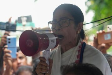 বিজেপিৰ বিৰুদ্ধে ‘ৰাজনৈতিক সন্ত্ৰাসবাদ’ৰ অভিযোগ; কলকাতাত প্ৰতিবাদ সাব্যস্ত মমতা বেনাৰ্জীৰ