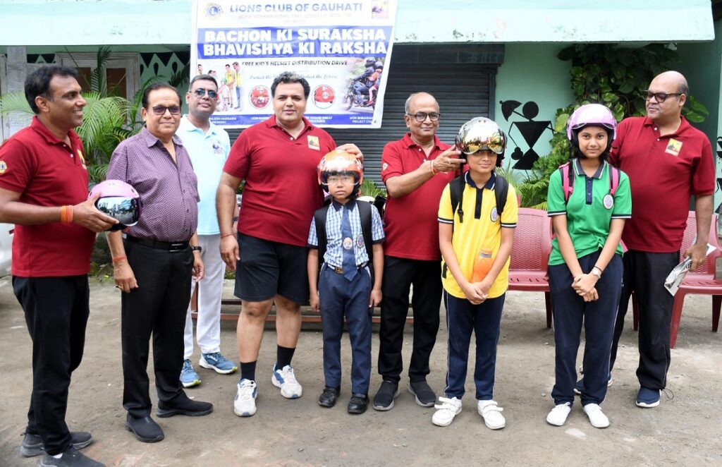 শিশুৰ জীৱন সুৰক্ষাৰ লক্ষ্যৰে ১,০০০ বিনামূলীয়া হেলমেট বিতৰণৰ অভিযান আৰম্ভ
