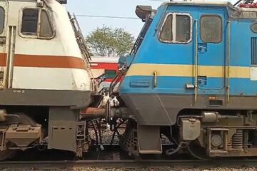 একেটা লাইনত মুখামুখি দুখন ৰে’ল! ভয়ংকৰ দুৰ্ঘটনাৰ পৰা কথমপি ৰক্ষা শতাধিক যাত্ৰীৰ