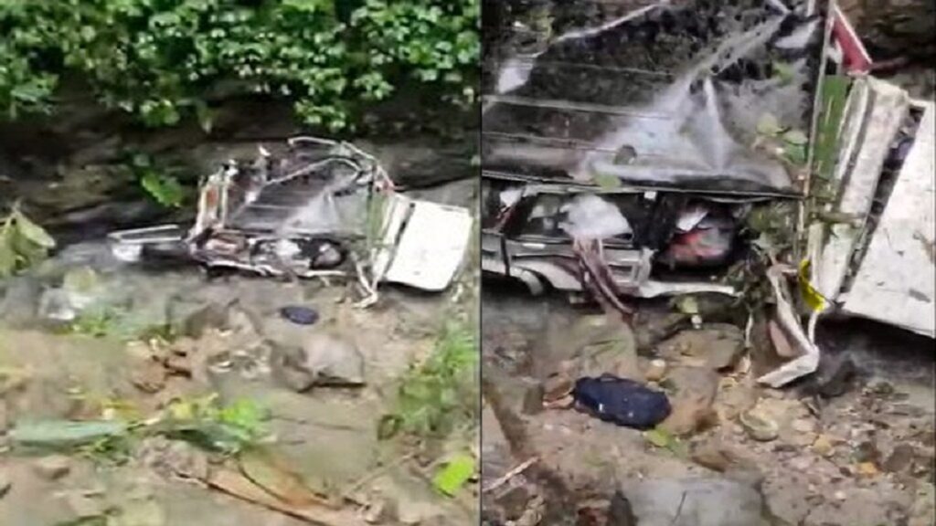 অৰুণাচল প্ৰদেশত ভয়ংকৰ দুৰ্ঘটনা! বাহনসহ দ খাৱৈত বাগৰি মৃত্যু অসমৰ ৫ যুৱকৰ