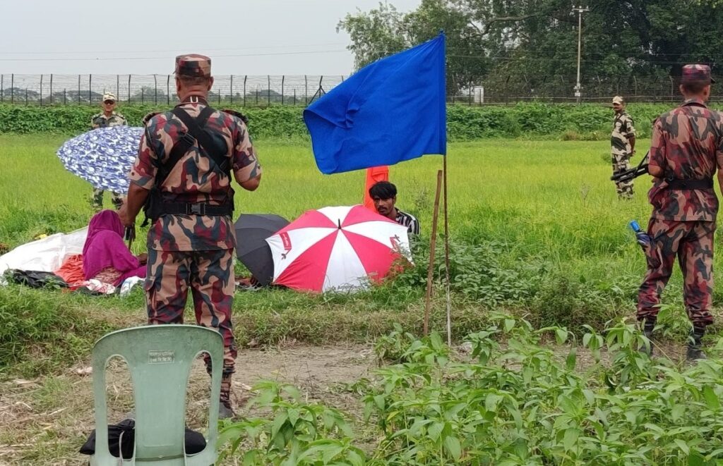 জিৰ’লেণ্ডত আৱদ্ধ বাংলাদেশী পৰিয়ালৰ ৪ সদস্যক গ্ৰহণ বাংলাদেশৰ; এতিয়াও আৱদ্ধ ৫ বাংলাদেশী