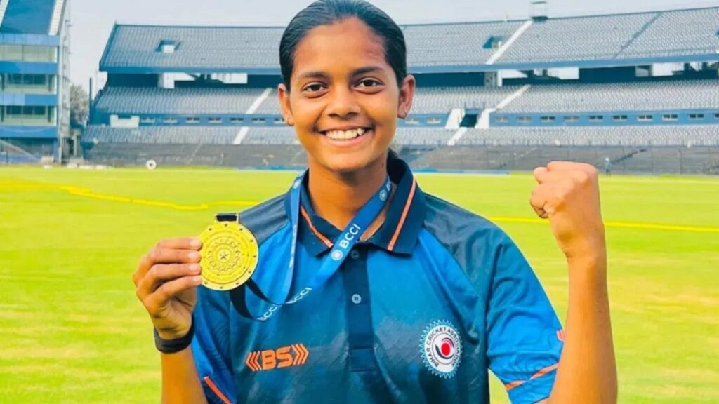 মাত্ৰ ১২৬ বলত অপৰাজিত ৩০৬ ৰানৰ ইংনিছ খেলি ক্ৰিকেট দুনীয়াত ধুমুহা ১৫ বৰ্ষীয় অক্ষৰাৰ