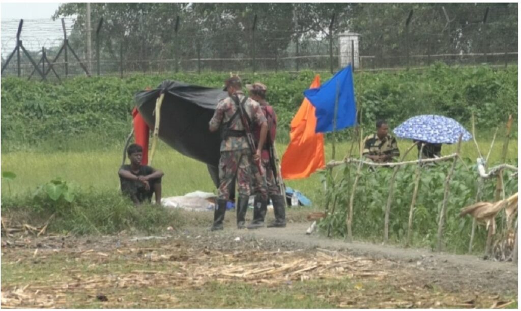 ১১ দিন জিৰ’ লেণ্ডত আৱদ্ধ থকাৰ অন্তত পুনৰ দুজন বাংলাদেশী নাগৰিকক গ্ৰহণ বাংলাদেশৰ