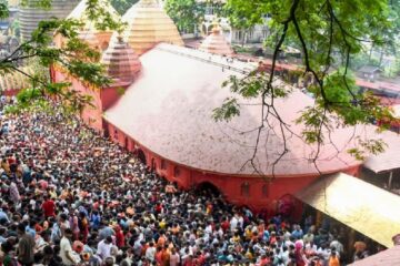 আম্বুবাচীৰ নিবৃত্তি; ভক্তৰ বাবে পুনৰ মুকলি হ’ল কামাখ্যা মন্দিৰৰ দুৱাৰ
