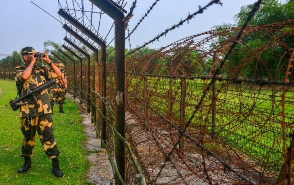 বাংলাদেশী নাগৰিকৰ পুশ্ববেকক কেন্দ্ৰ কৰি উত্তপ্ত শ্ৰীভূমি সীমান্ত! সন্মুখ সমৰত বিএছএফ-বিজিবি