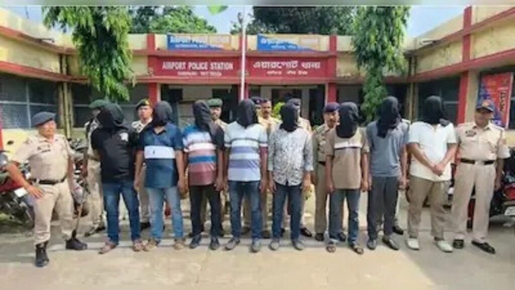 দেশজুৰি কূটাঘাতৰ ভয়ংকৰ পৰিকল্পনা! ত্ৰিপুৰাত জেএমবিৰে সম্পৰ্ক থকাৰ অভিযোগত গ্ৰেপ্তাৰ ৮ বাংলাদেশী