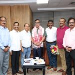 ৰাজ্যিক পৰিবহণ নিগমৰ অৱসৰী কৰ্মচাৰীৰ প্রাপ্য ধন মুকলি কৰাৰ বাবে মুখ্যমন্ত্ৰীক সাক্ষাৎ পৰিষদৰ ; স্মাৰক পত্ৰ প্ৰদান