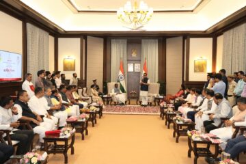 ৰাজ্যপাল আচাৰ্যৰ উদ্যোগত লোক ভৱনত মুখ্যমন্ত্ৰী-মন্ত্ৰীৰে ‘স্নেহ মিলন’, শান্তি-প্ৰগতিৰ অংগীকাৰ