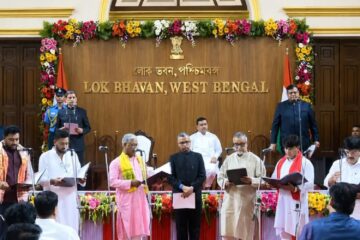 পশ্চিম বংগত নতুন ৩৫ গৰাকী মন্ত্ৰীৰ শপতগ্ৰহণ; ৪১ জনলৈ বৃদ্ধি শুভেন্দু অধিকাৰী মন্ত্ৰীসভাৰ শক্তি