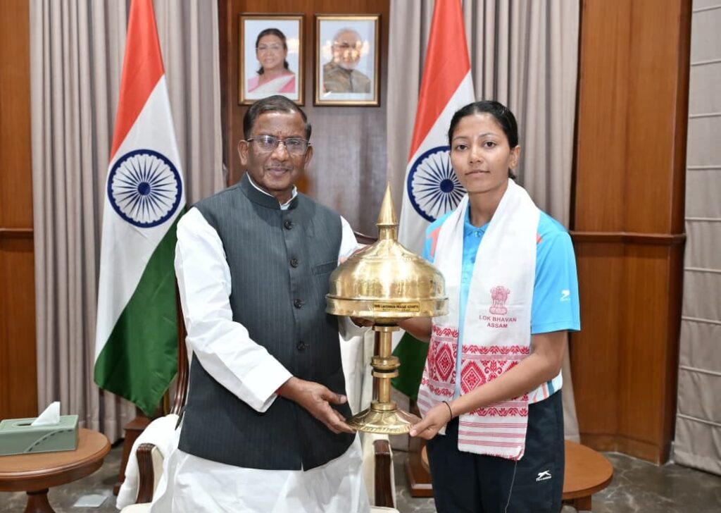 এভাৰেষ্টৰ শিখৰত অসমৰ নাম উজ্বলালে ৰূপমণি গড়ে