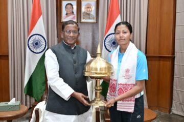 এভাৰেষ্টৰ শিখৰত অসমৰ নাম উজ্বলালে ৰূপমণি গড়ে