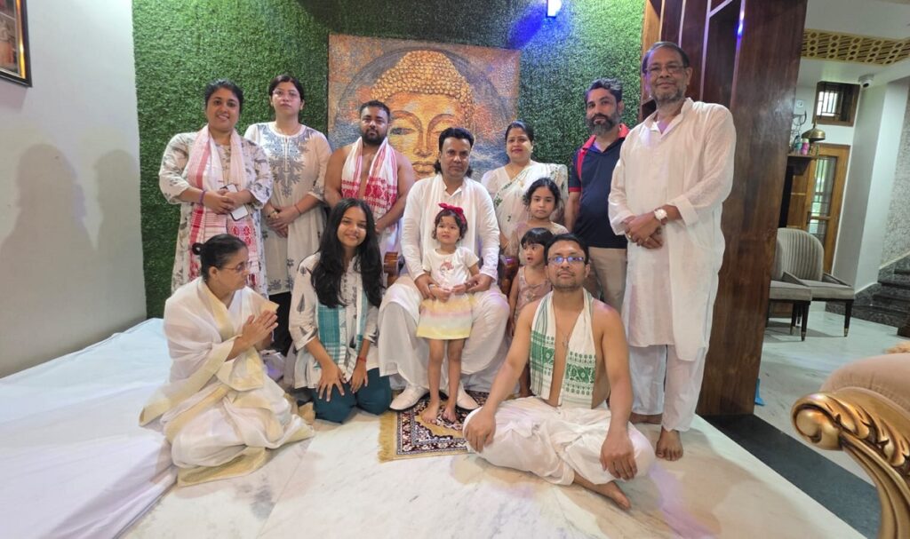 ভূমি সংৰক্ষণ বিভাগৰ অৱসৰপ্ৰাপ্ত বিষয়া প্ৰয়াত পবিন চন্দ্ৰ গায়নৰ বাসগৃহত প্ৰেমানন্দ প্ৰভু