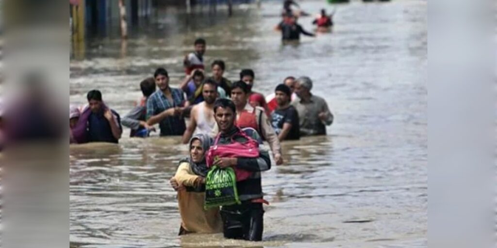 জম্মু-কাশ্মীৰত প্ৰকৃতিৰ কালৰূপ