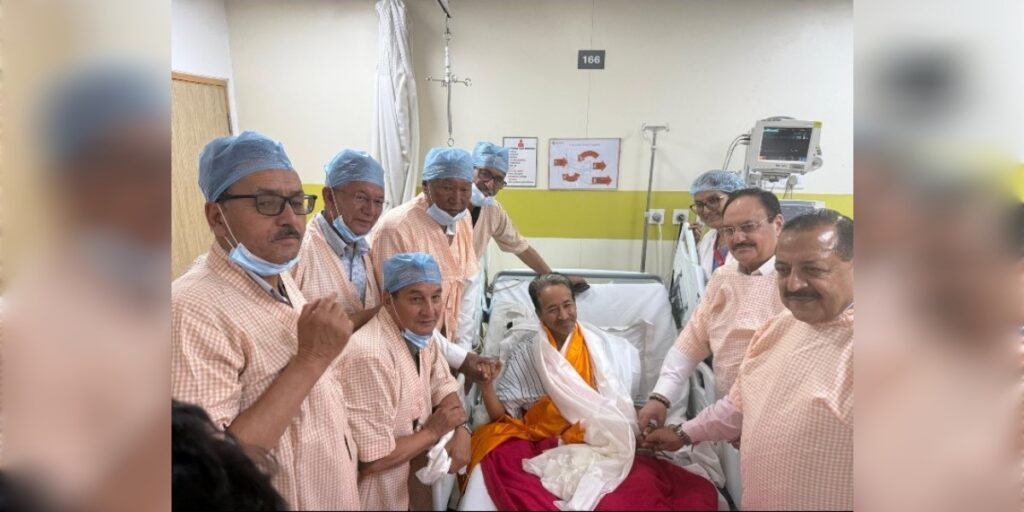 কেন্দ্ৰীয় মন্ত্ৰী জে পি নাড্ডা আৰু জিতেন্দ্ৰ সিঙৰ উপস্থিতিত অনশন ভাঙিলে সোণম ৱাংচুকে
