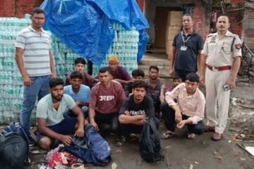 গুৱাহাটী ৰে’ল ষ্টেচনত ১১ সন্দেহজনক বাংলাদেশী আটক; অবৈধ অনুপ্ৰৱেশ চক্ৰৰ সন্ধানত তদন্ত