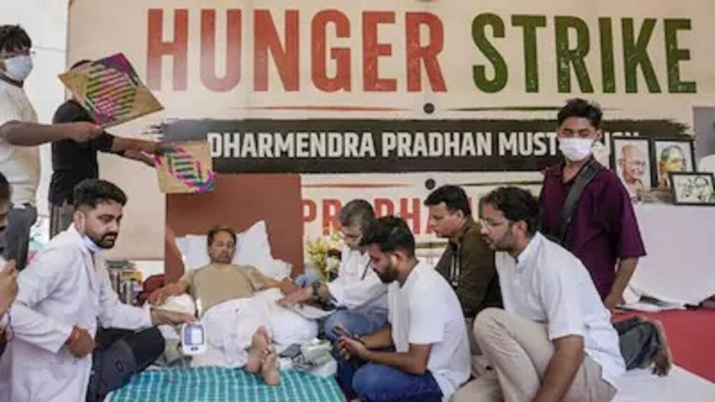 সোণম ৱাংচুকৰ স্বাস্থ্যক লৈ উচ্চ ন্যায়ালয়ৰ উদ্বেগ; প্ৰতিদিনে স্বাস্থ্য পৰীক্ষা আৰু প্ৰয়োজনীয় চিকিৎসাৰ নিৰ্দেশ