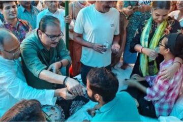 চৰকাৰৰ সৈতে আলোচনাৰ পথ মুকলি; ২১ দিনৰ অন্তত অনশন ভংগ আইছাৰ তিনি নেতাৰ