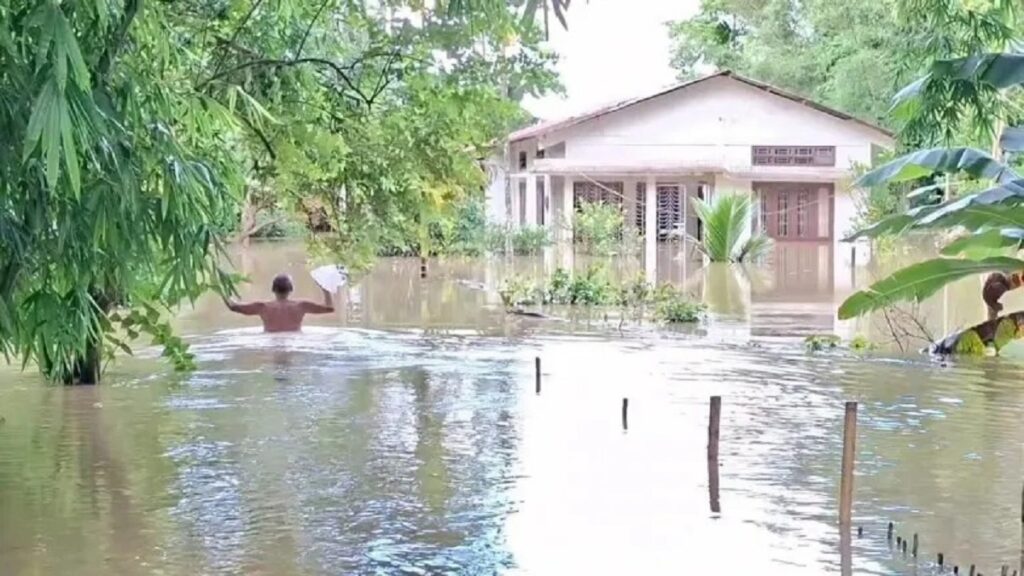 একে পৰিয়ালৰ চাৰি সদস্য সন্ধানহীন; বানৰ সোঁতে উটুৱাই নিলে মাতৃ-কন্যাক, উদ্ধাৰত নামি নিৰুদ্দেশ দুই পুত্ৰ
