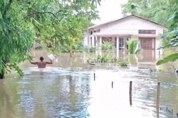 একে পৰিয়ালৰ চাৰি সদস্য সন্ধানহীন; বানৰ সোঁতে উটুৱাই নিলে মাতৃ-কন্যাক, উদ্ধাৰত নামি নিৰুদ্দেশ দুই পুত্ৰ