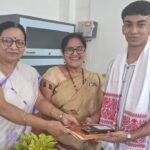 কৈলাসপুৰ শাখা লেখিকা সমাৰোহ সমিতিৰ মাহিলী বৈঠকত কৃতী শিক্ষাৰ্থীক সম্বৰ্ধনা