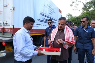 ভূটানলৈ পুৰাবি আইচক্ৰিমৰ প্ৰথম ৰপ্তানিৰ শুভাৰম্ভ কৰিলে মুখ্যমন্ত্ৰীয়ে