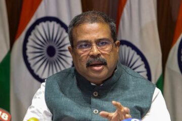দেশজুৰি ছাত্ৰ বিক্ষোভৰ মাজতে কেন্দ্ৰীয় শিক্ষামন্ত্ৰী ধৰ্মেন্দ্ৰ প্ৰধানৰ পদত্যাগ
