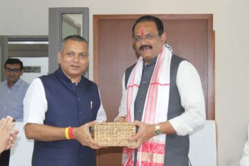 গুজৰাটৰ নগৰ উন্নয়ন, চেনি উদ্যোগ, সমবায় খণ্ডৰ উত্তম পদ্ধতি অধ্যয়ন অসমৰ মন্ত্ৰীৰ