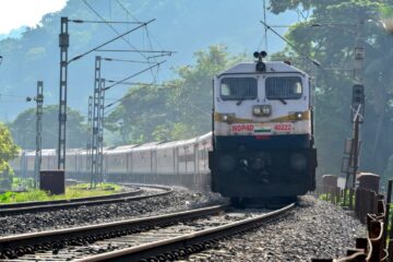 ট্ৰেক ছেটলমেণ্টৰ বাবে NFR ৰ ডাঙৰ ঘোষণা: ১০-১১ আগষ্টত উত্তৰ-পূৰ্বৰ ৰেল সেৱাত প্ৰভাৱ