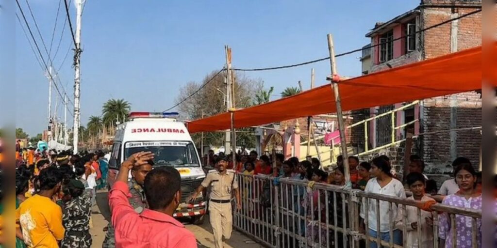 মন্দিৰত পদপিষ্ট হৈ ৭ জন ভক্তৰ মৃত্যু