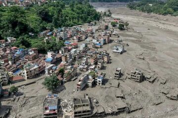নেপালৰ জলপ্ৰলয়ৰ আঁৰৰ কাৰণ কি?